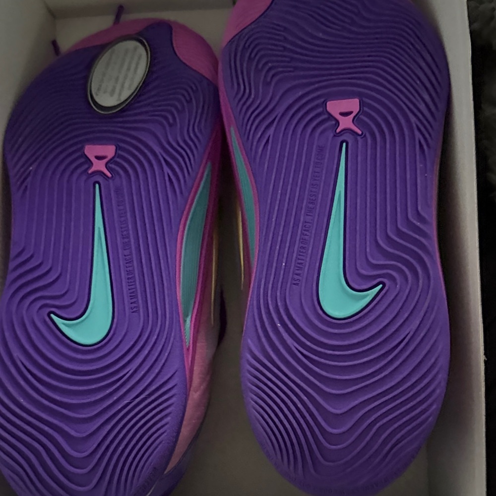 Nike Aja Wilson basketball shoe - Picture 3 of 3